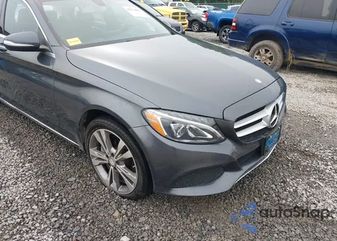 2015 Mercedes-Benz C 300 4Matic z USA, uszkodzony, nr VIN 55SWF4KB4FU030464